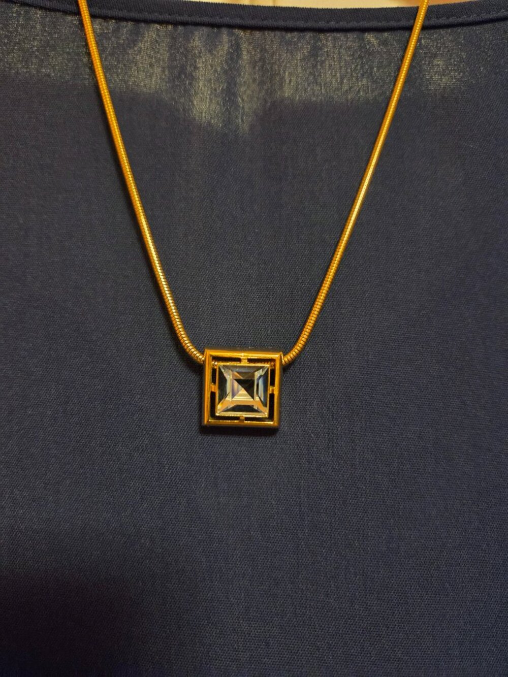 1976 Vintage Avon Pendant Necklace.